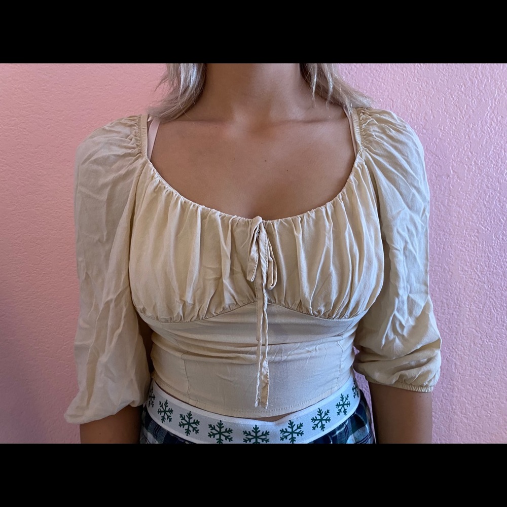 quarter sleeve crop top